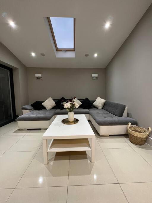 Stunning Home In Astley Tyldesley Exterior foto