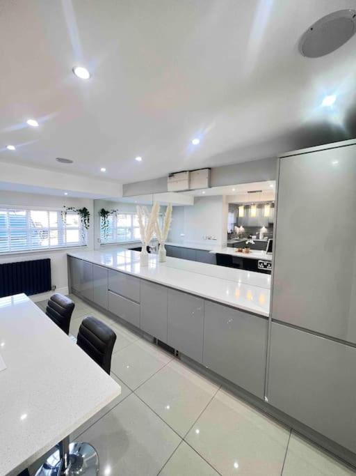 Stunning Home In Astley Tyldesley Exterior foto